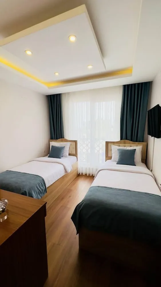 Economy Süit, Birden Çok Yatak, Balkon, Kısmi Deniz Manzaralı