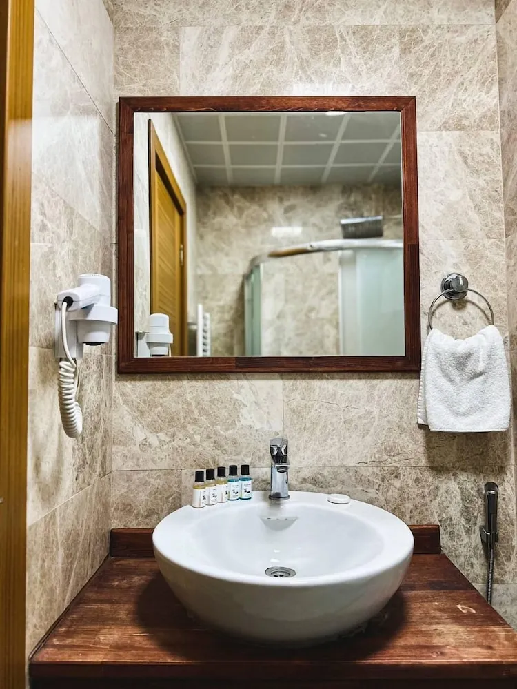 Economy Süit, Birden Çok Yatak, Balkon, Kısmi Deniz Manzaralı