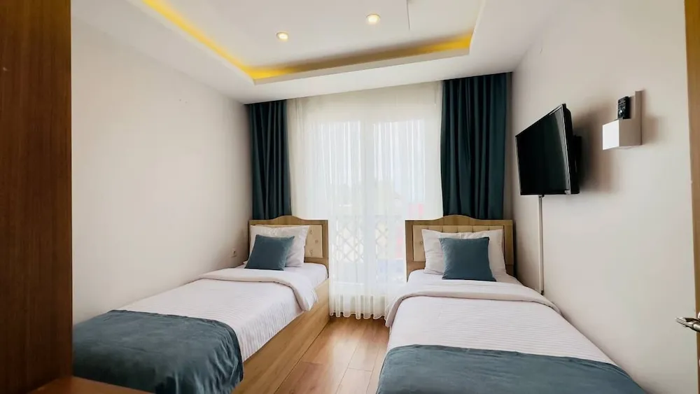 Economy Süit, Birden Çok Yatak, Balkon, Kısmi Deniz Manzaralı