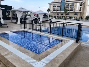 ONLY ONE Suites&Residence