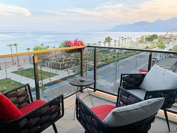 ONLY ONE Suites&Residence