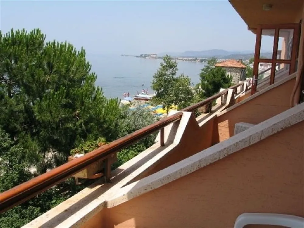 Üç Kişilik Oda, Deniz Manzaralı