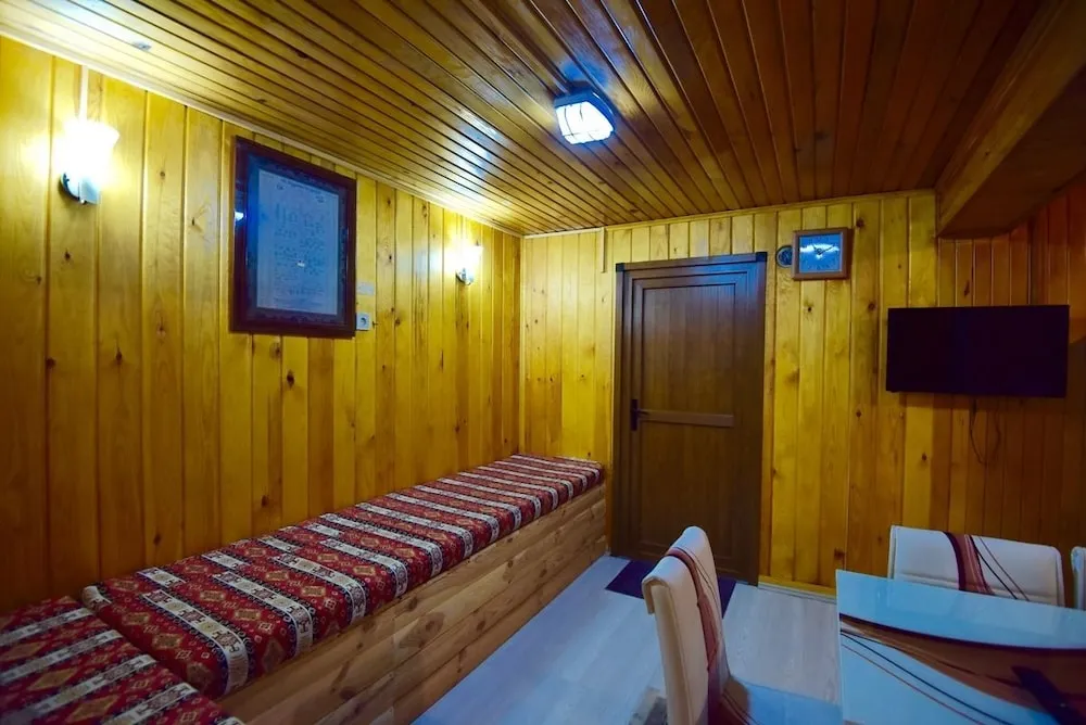 Dağ Manzaralı Jakuzili Oda