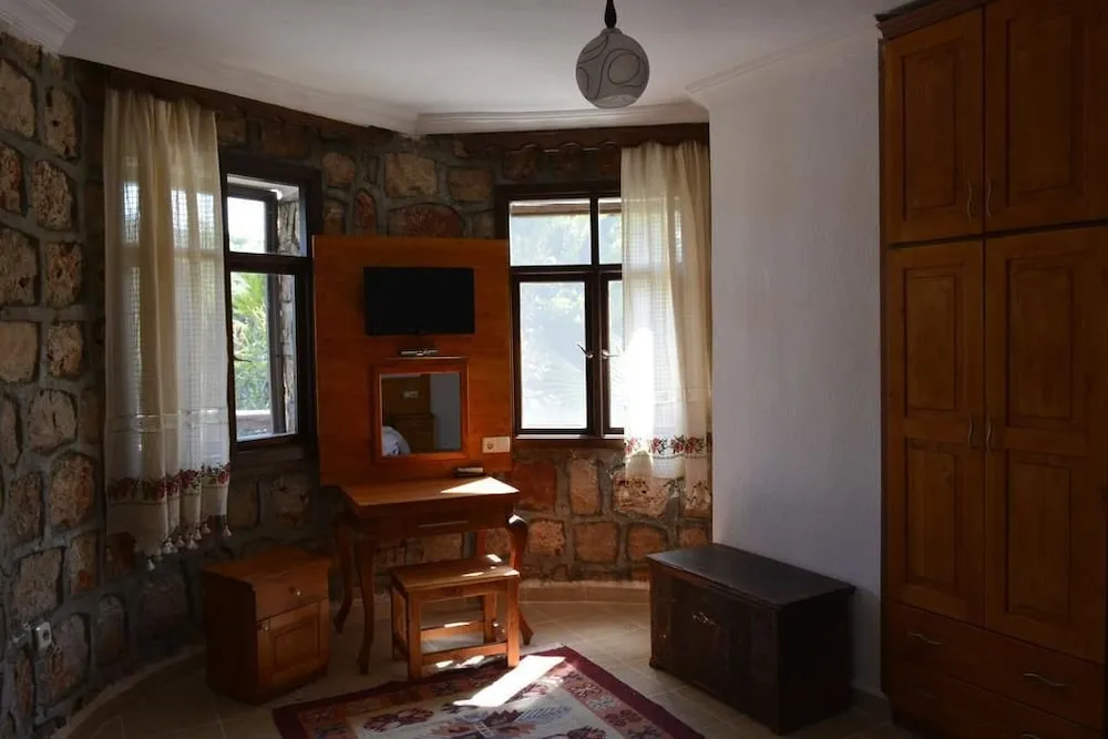 Üç Kişilik Oda