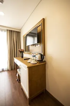 Eliza Hotel