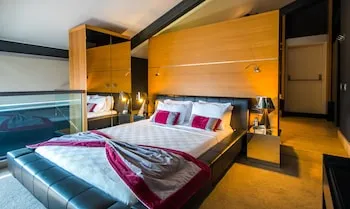 Vernazza Suites