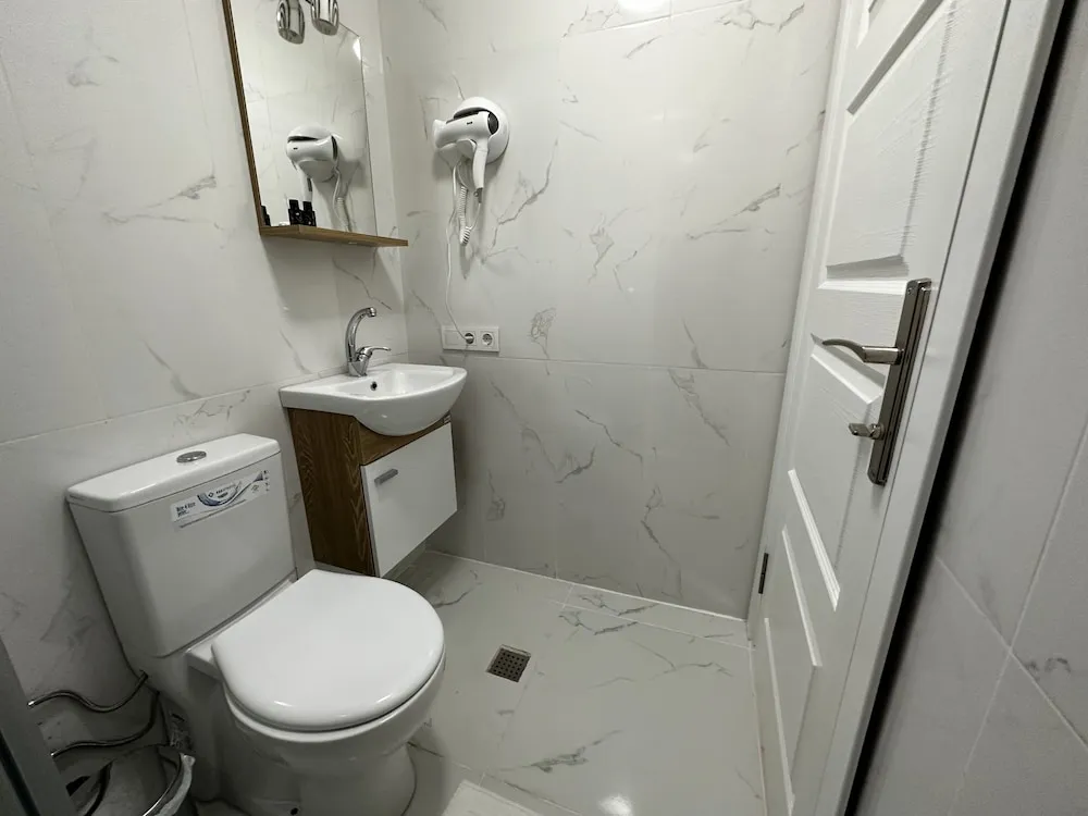 Standard Uc Ayri Yatakli Oda Ozel Banyo, Bahce Manzarali
