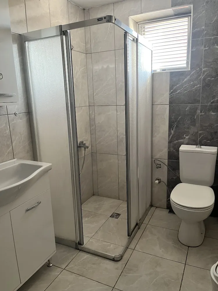 Basic Üç Kişilik Oda, Şehir Manzaralı