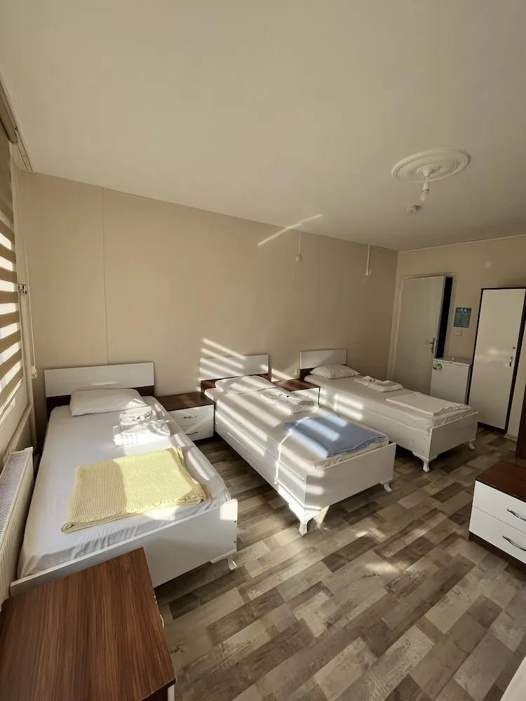 Basic Üç Kişilik Oda, Şehir Manzaralı