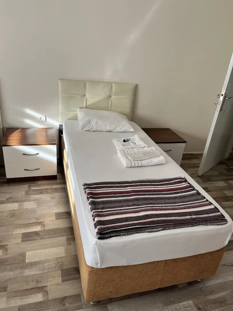 Basic Üç Kişilik Oda, Şehir Manzaralı