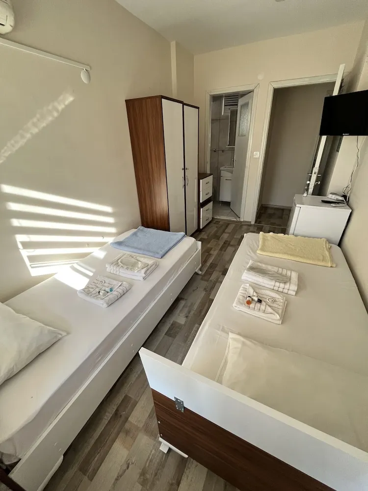 Basic Üç Kişilik Oda, Şehir Manzaralı