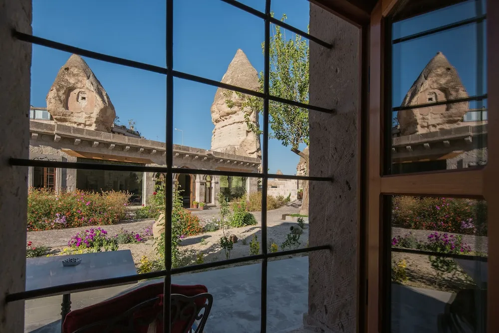 Luxury Süit, Avlu Manzaralı