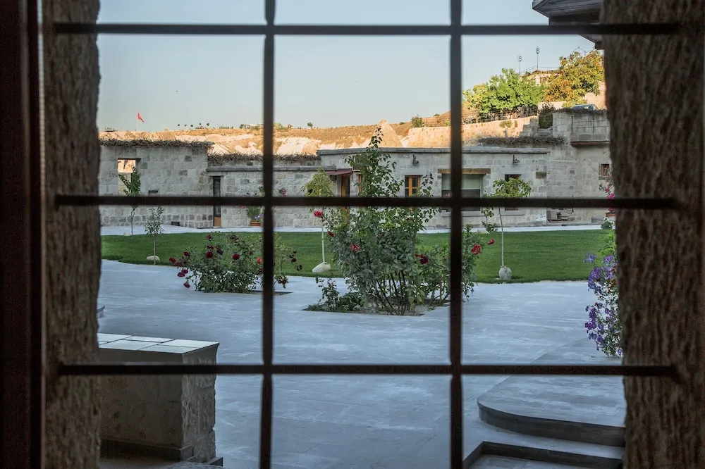 Luxury Süit, Avlu Manzaralı