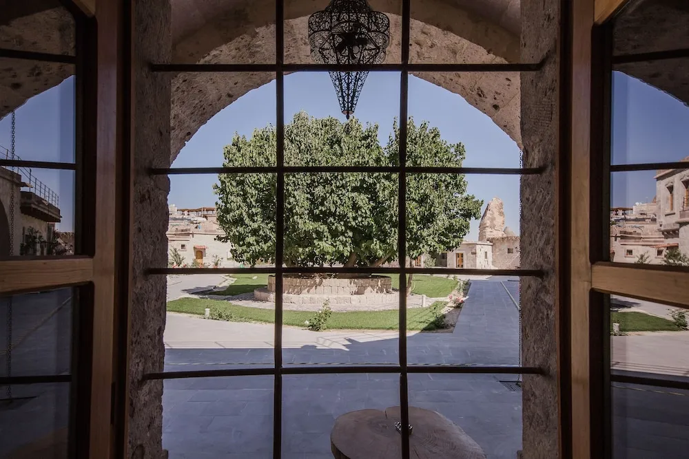 Comfort Süit, Avlu Manzaralı