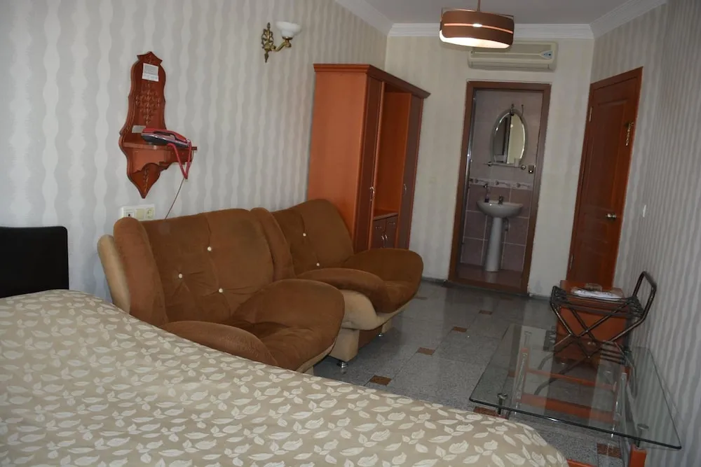 Standard Tek Büyük Yataklı Oda
