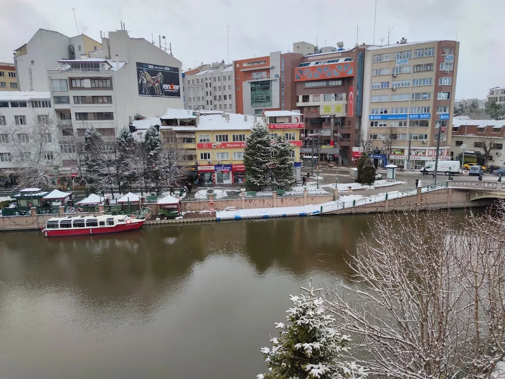 Superior Tek Büyük veya İki Ayrı Yataklı Oda, Nehir Manzaralı