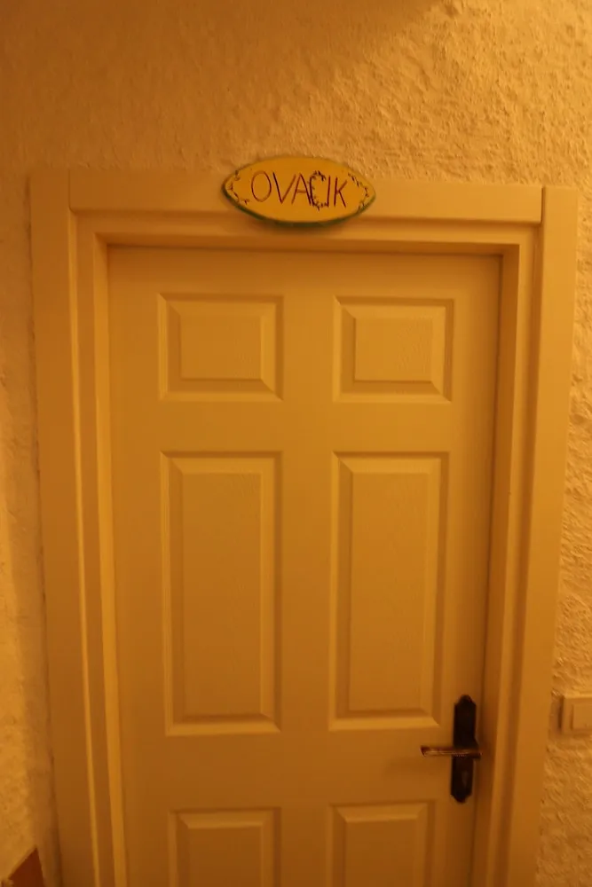 Economy Oda, Penceresiz