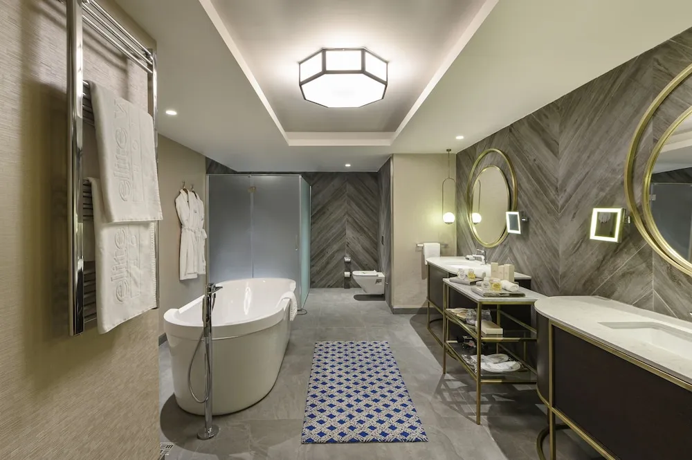 Kral Suite, Büyük Yataklı, Orman Manzaralı