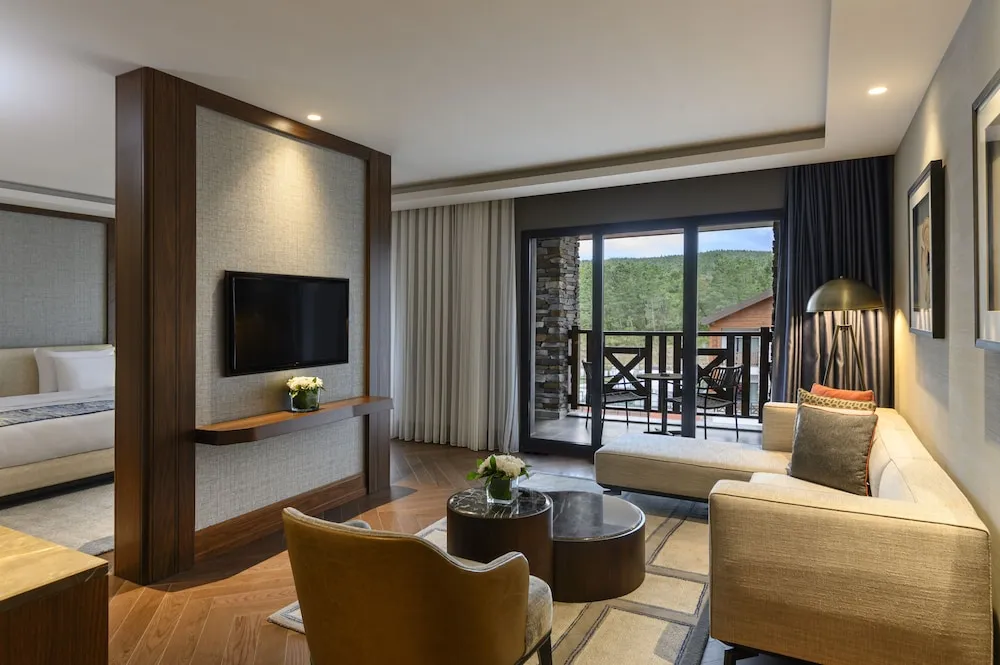 Comfort Süit, Büyük Yataklı, Biyolojik Gölet ve Orman Manzaralı