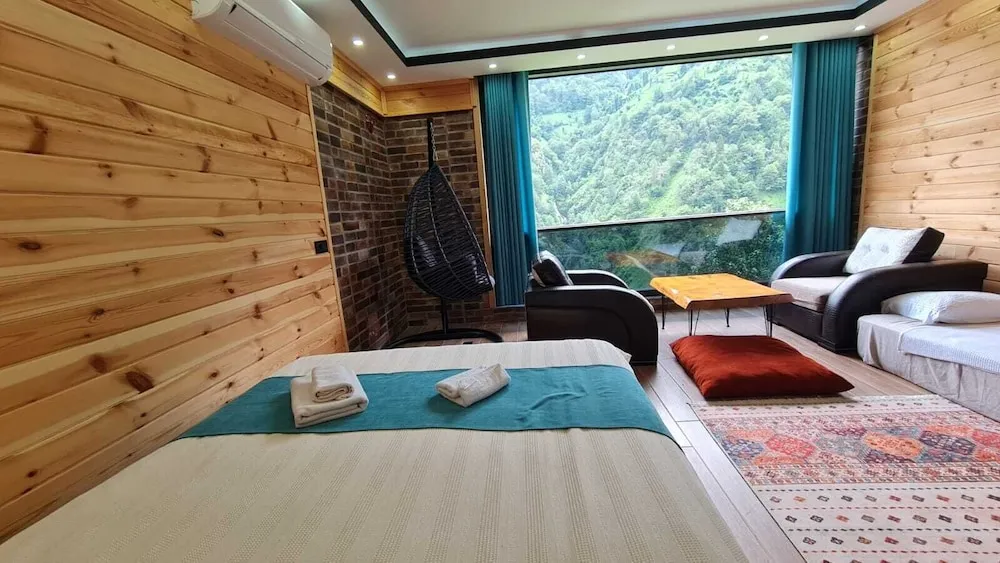 Standard Dağ Evi, Nehir Manzaralı