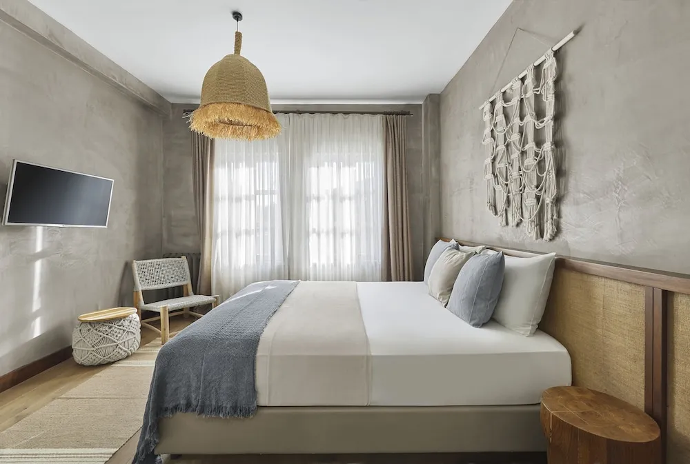DOUBLE ROOM