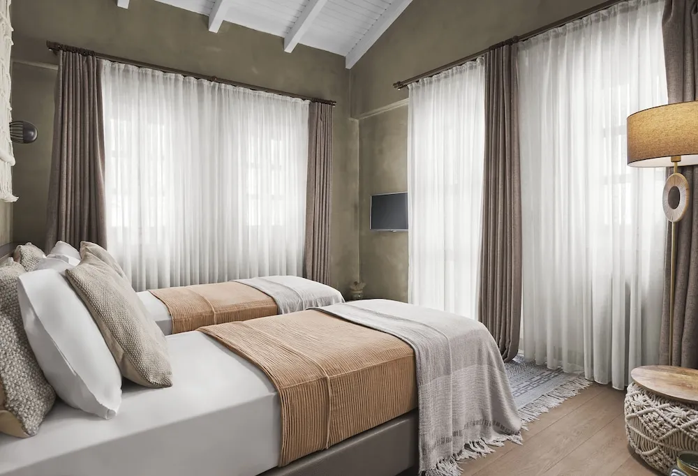 TWIN ROOM/DOUBLE ROOM