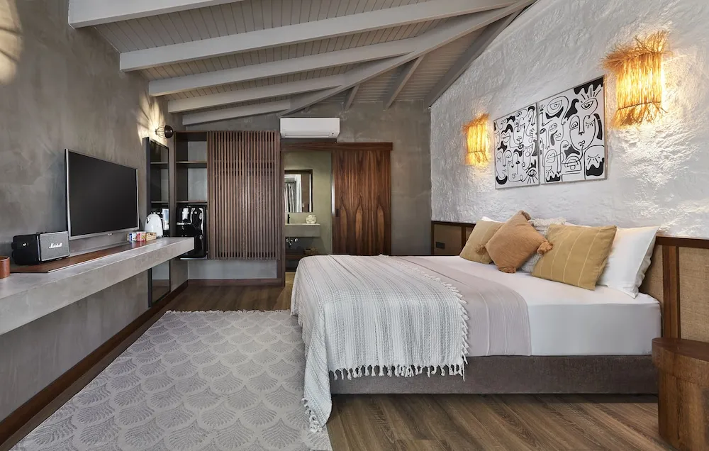 KING ROOM WITH GARDEN VIEW