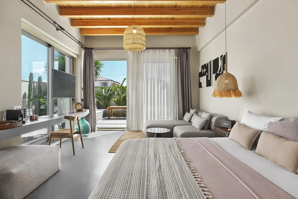 KING ROOM WITH GARDEN VIEW