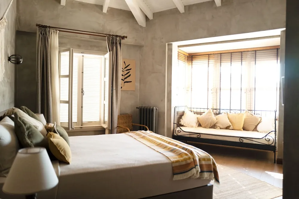 DELUXE DOUBLE TURKISH COVERED BALCONY ROOM