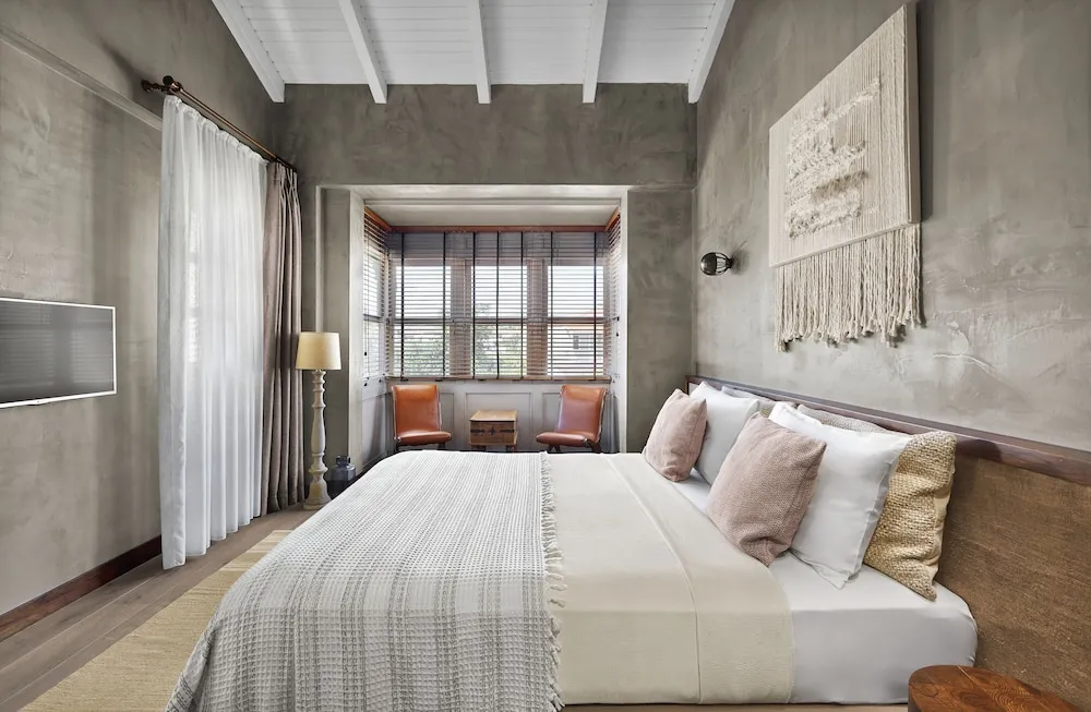 DELUXE DOUBLE TURKISH COVERED BALCONY ROOM