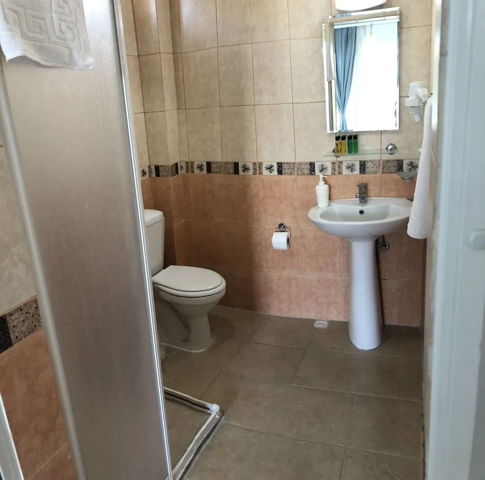 Standard Tek Büyük Yataklı Oda, Kısmi Deniz Manzaralı