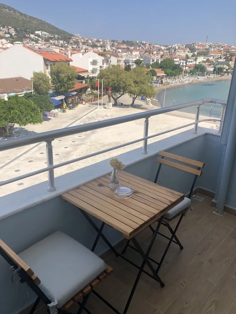 Standard Tek Büyük Yataklı Oda, Kısmi Deniz Manzaralı