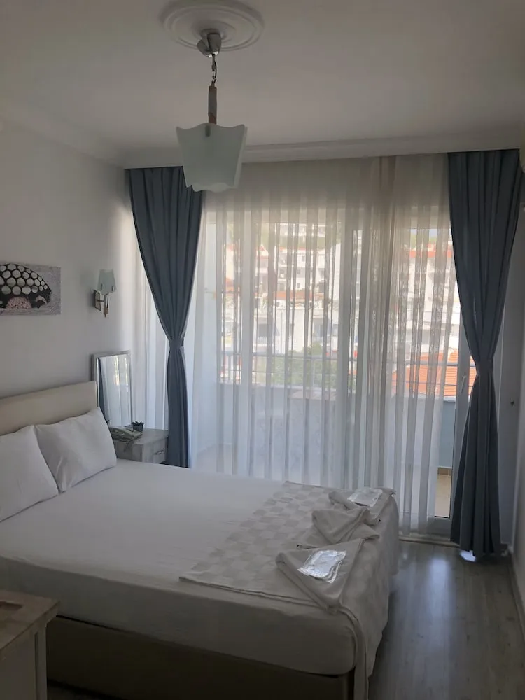 Standard Tek Büyük Yataklı Oda, Kısmi Deniz Manzaralı