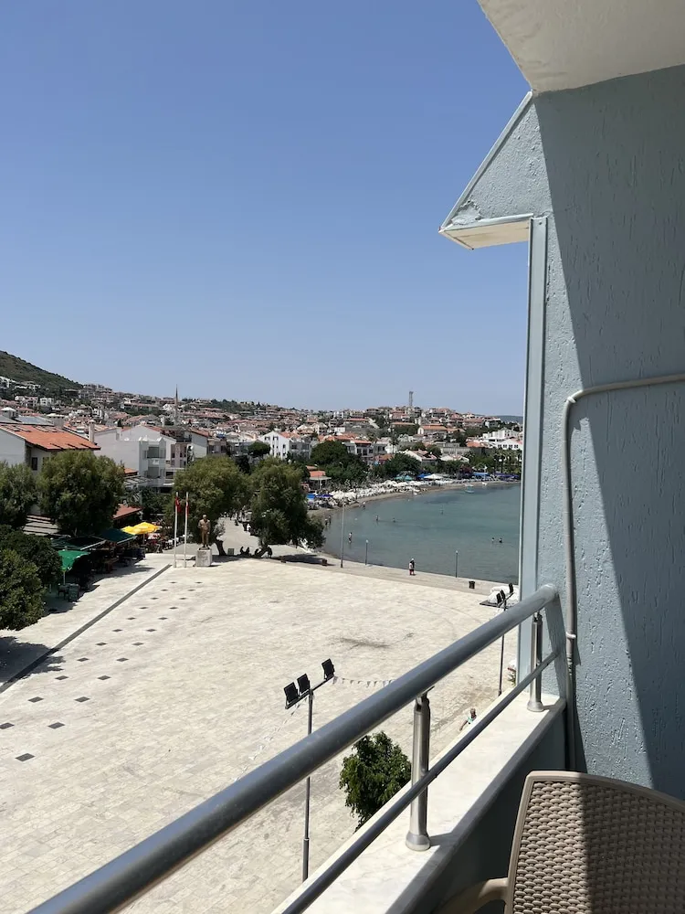 Standard Tek Büyük Yataklı Oda, Kısmi Deniz Manzaralı