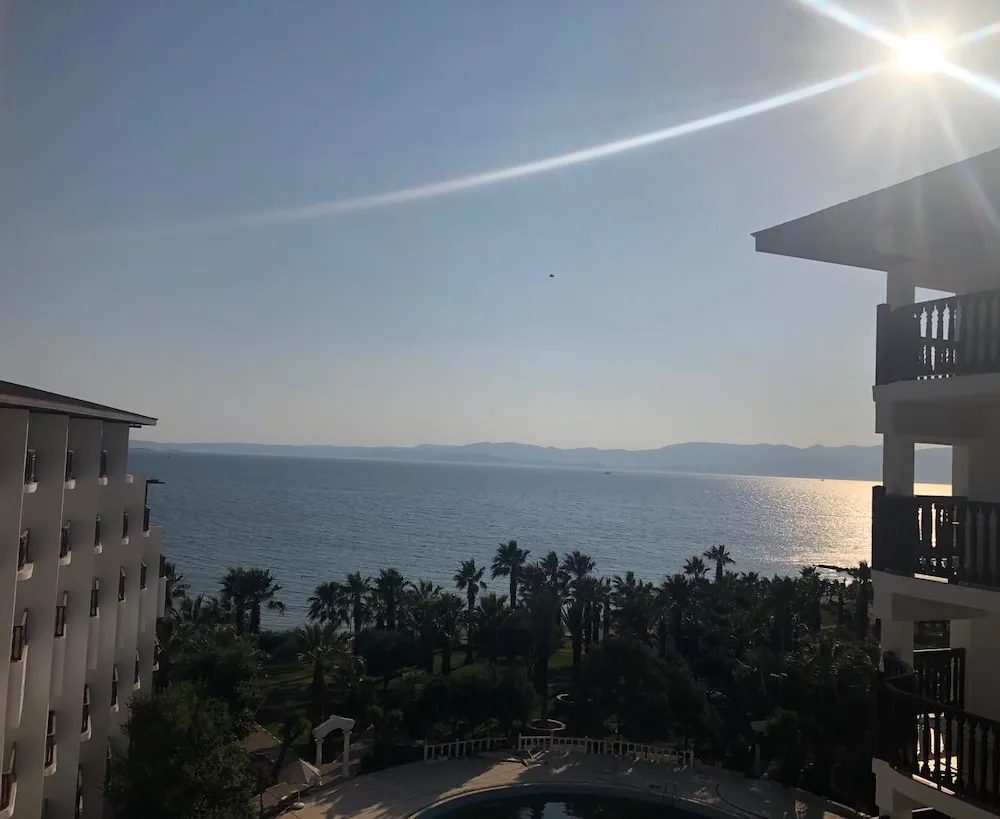 Standard Tek Büyük veya İki Ayrı Yataklı Oda, Deniz Manzaralı