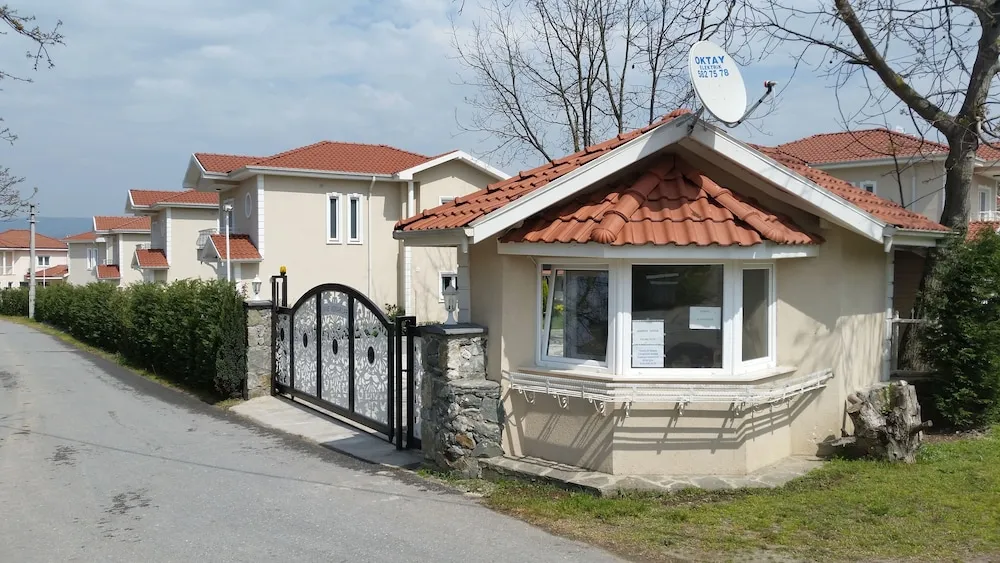 Konaklama yerinin ön cephesi