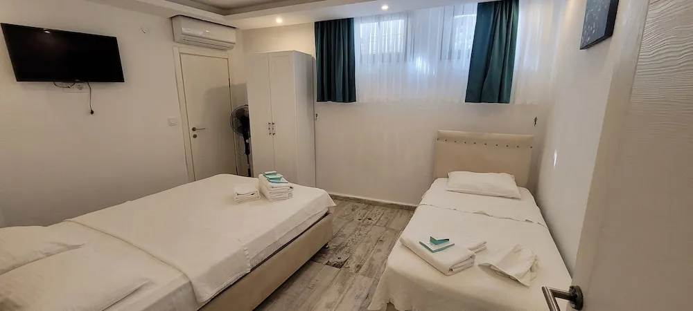 Bodrum Kat Triple Room