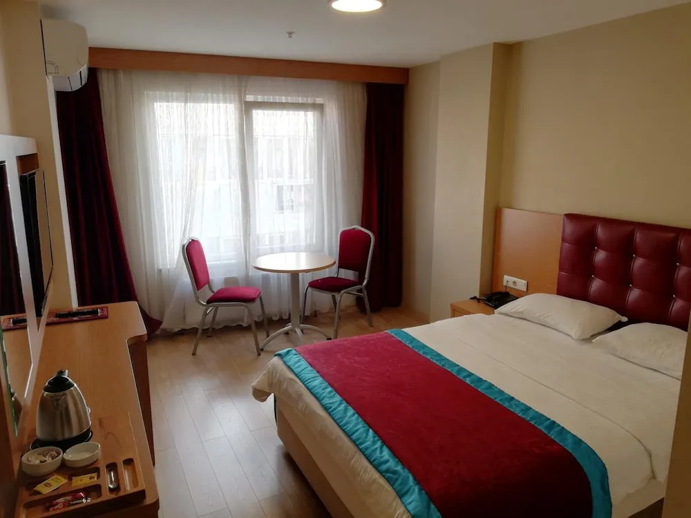 Standard Tek Büyük Yataklı Oda