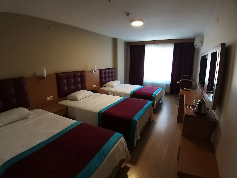 Üç Kişilik Oda