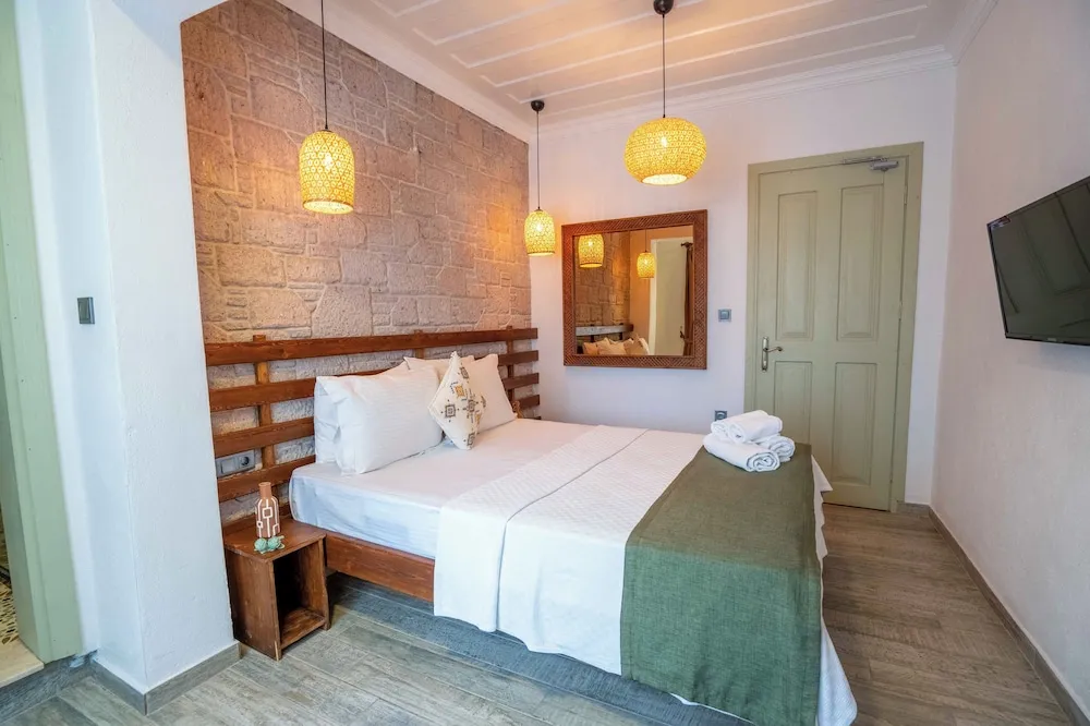 Standard Tek Büyük Yataklı Oda