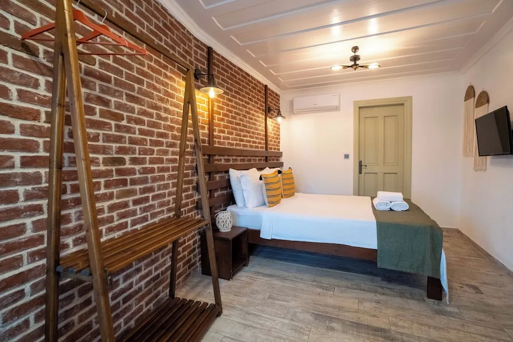 Standard Tek Büyük Yataklı Oda