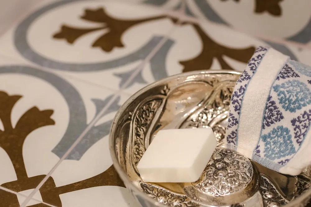 Basic Oda, 1 Büyük (Queen) Boy Yatak, Avlu Manzaralı