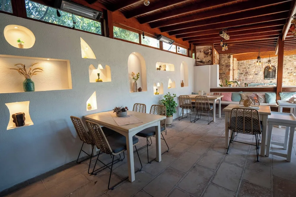 Basic Oda, 1 Büyük (Queen) Boy Yatak, Avlu Manzaralı