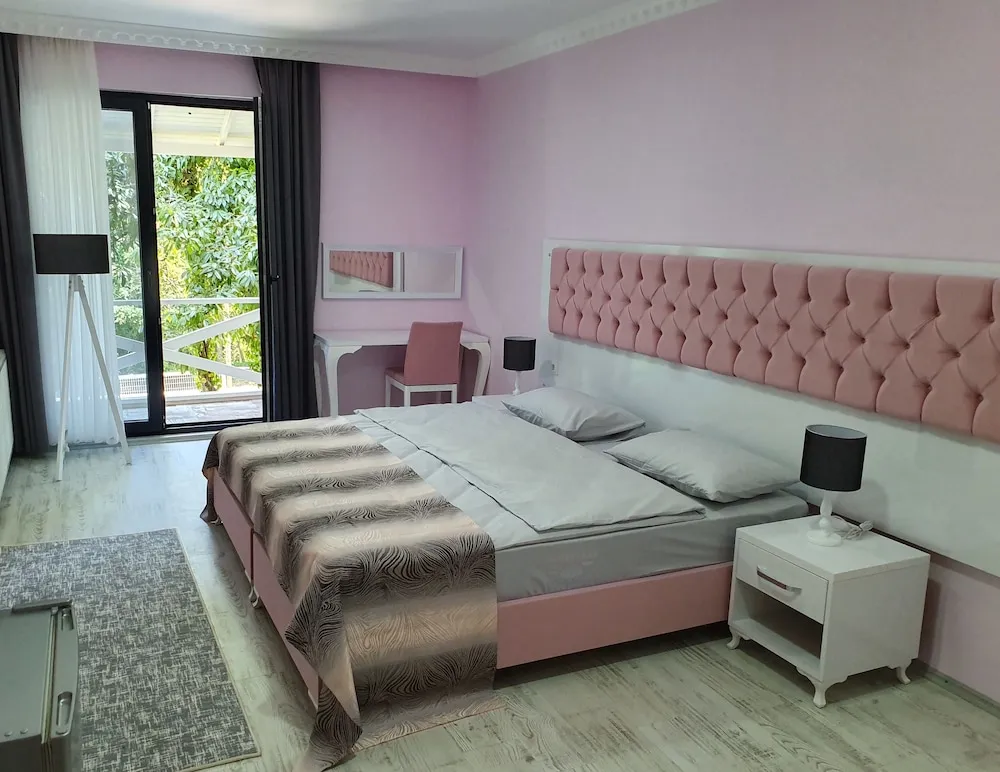 Standard Oda, 1 Büyük (Queen) Boy Yatak, Bahçe Manzaralı