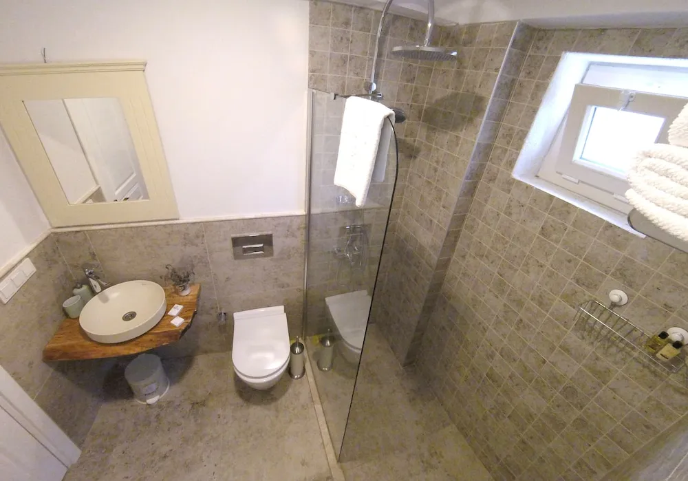 Deluxe Üç Kişilik Oda, Havuz Manzaralı (Bay View)