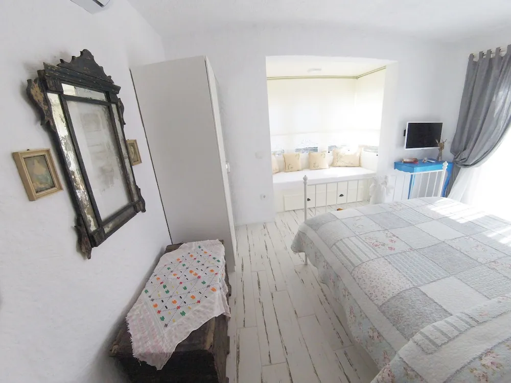 Deluxe Üç Kişilik Oda, Havuz Manzaralı (Bay View)