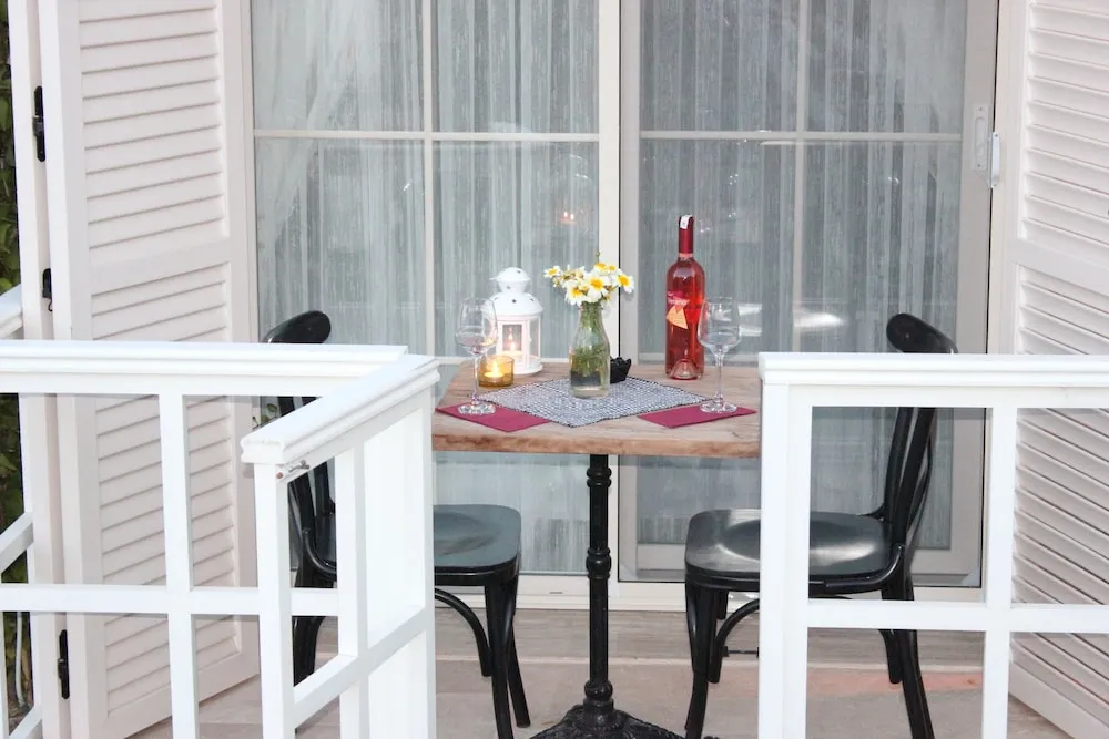 Deluxe Üç Kişilik Oda, Havuz Manzaralı (Bay View)