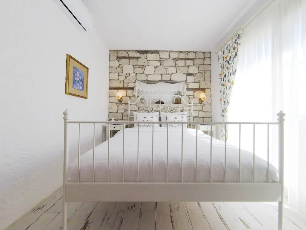 Standard Tek Büyük Yataklı Oda, Bahçe Manzaralı