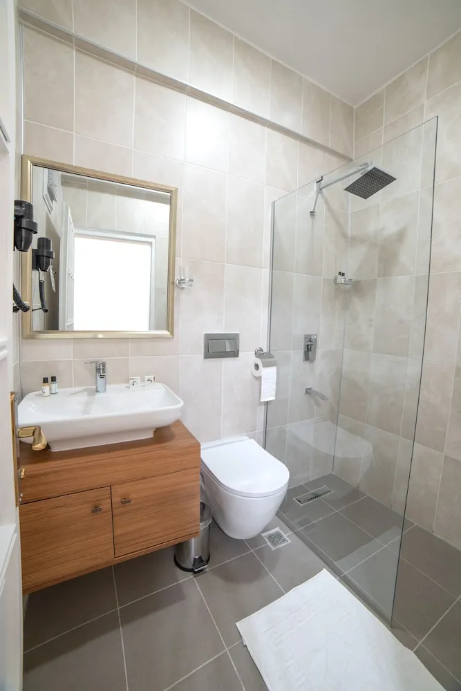 Standard Tek Büyük Yataklı Oda