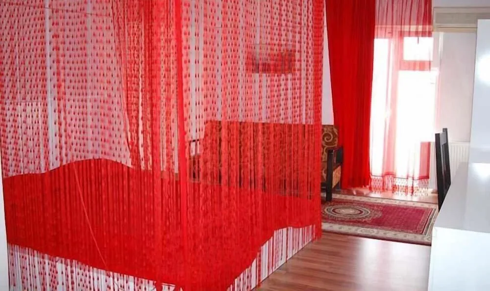 Family Oda, Bahçe Manzaralı